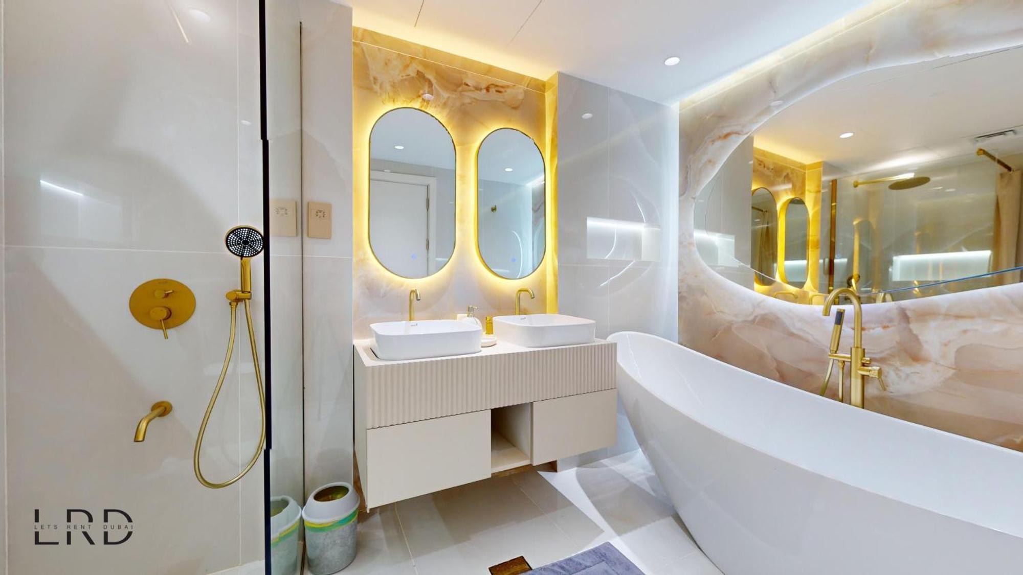 Luxurious With Marina Views