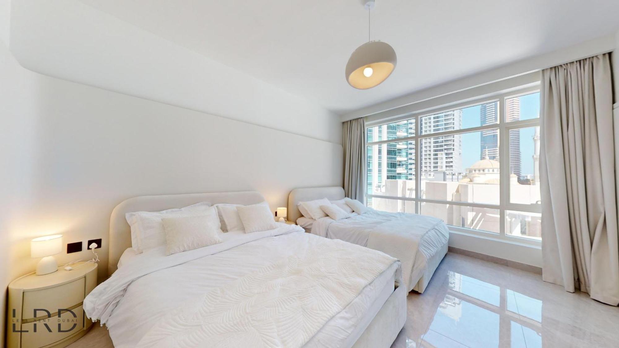 Luxurious With Marina Views Apartment